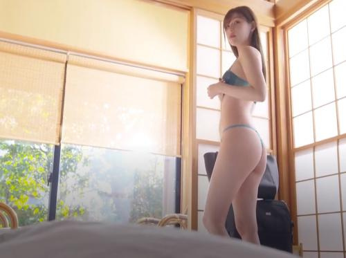 Ein Zimmer mit der attraktiven Kollegin Tsumugi Akari teilen
