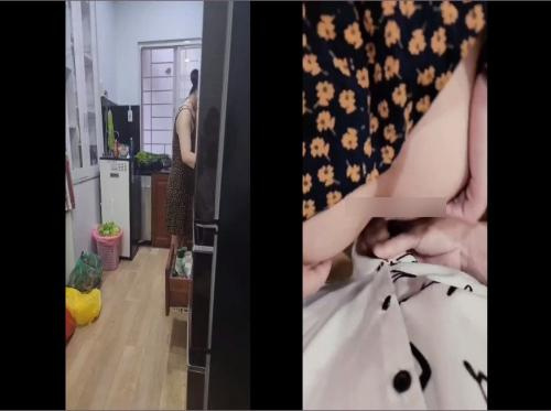 내가 놀러 오면 몰래 부엌에서 나를 강아지처럼 짖어댄다.
